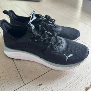 Women's Puma Soft foam sneakers New size 10